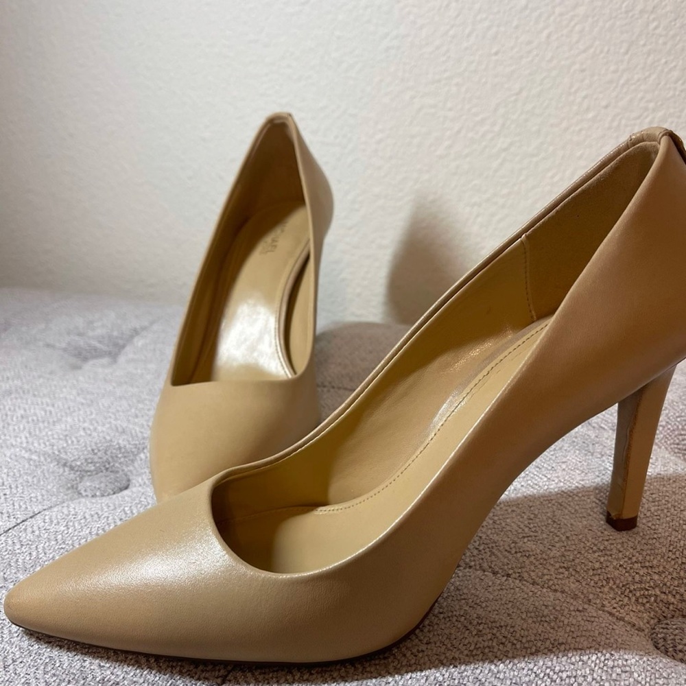 COPY - Micheal Kors tan heels closed toed